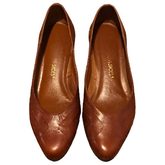 VTG RED CROSS LEATHER FLATS - Picture 13 of 13